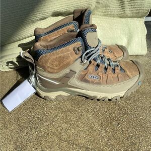 KEEN Brown Leather Hiking Boots